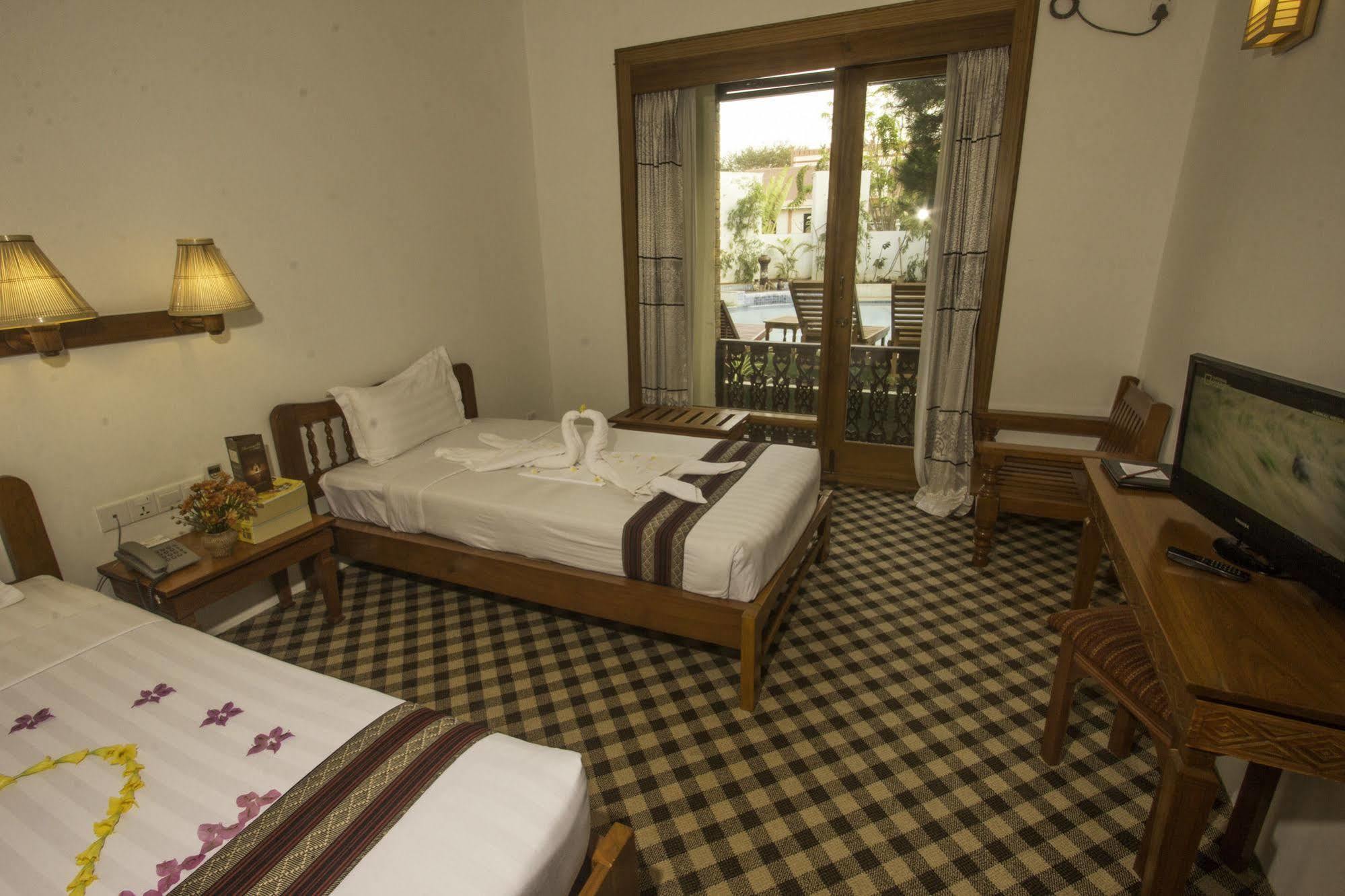 Raza Gyo Hotel Bagan Exterior photo
